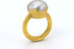 White Button Pearl Earring